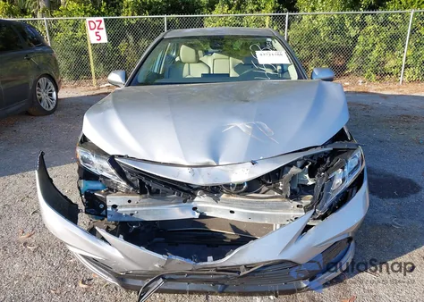 2022 Toyota Camry Le из США, поврежденный, VIN 4T1C11AKXNU004553